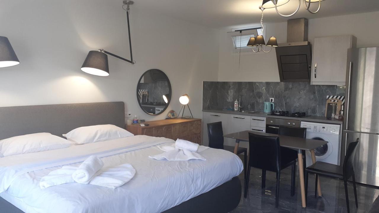 Giannis Apartment Galatas  ภายนอก รูปภาพ
